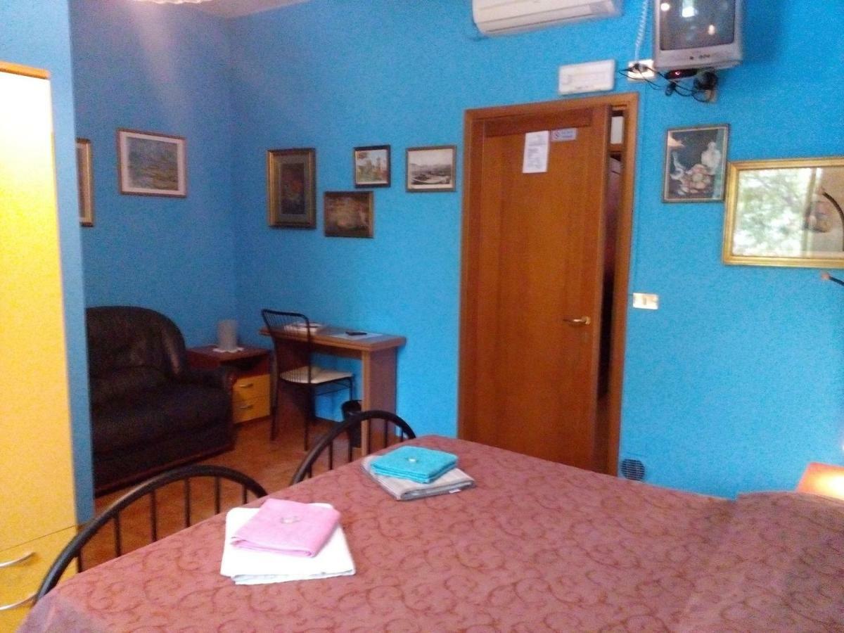 Acomodação com café da manhã  Petrarca *